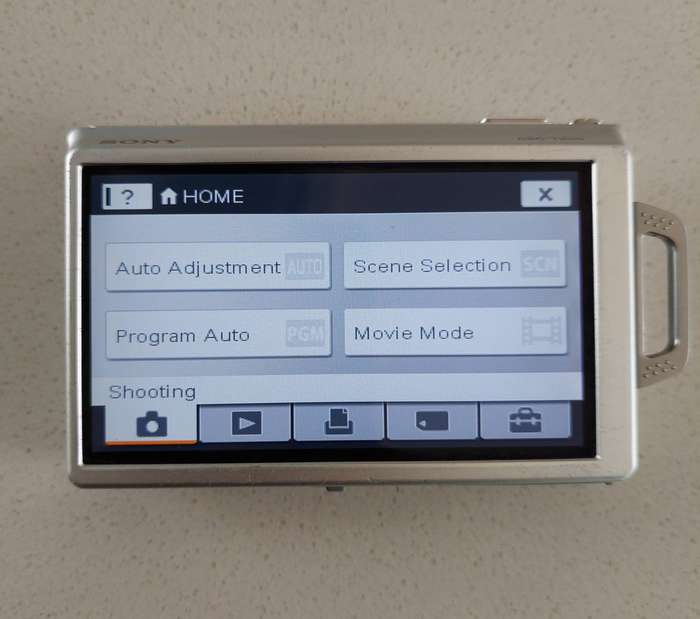 Sony Cybershot digital camera DSC-T200 - Touch Screen. (8.1 m/pixel, 5 x optical zoom, video mode)