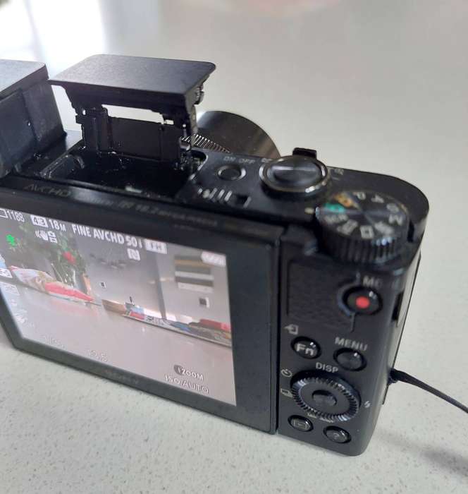 Sony Cybershot digital camera DSC-HX90V  (18.2 m/pixel, 30 x optical zoom, Full HD video)