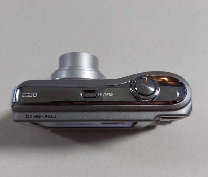 Samsung digital camera ES30 (12.2 m/pixel, 5 x optical zoom, video recording)