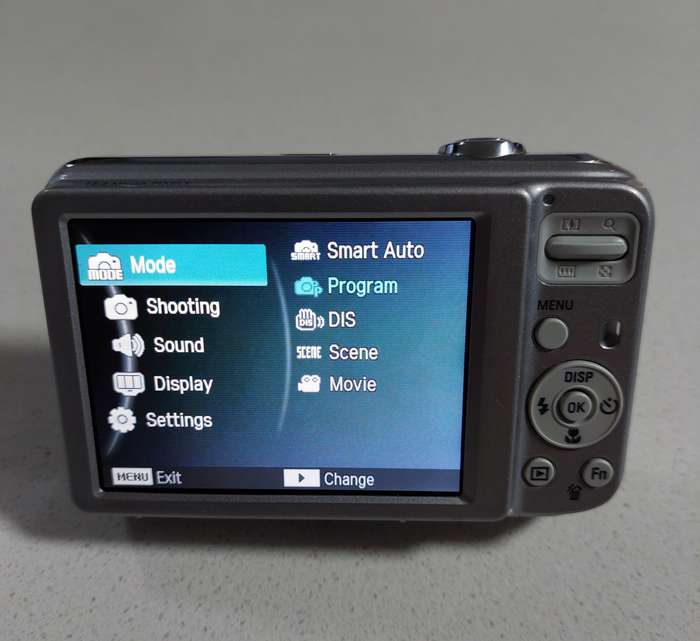 Samsung digital camera ES30 (12.2 m/pixel, 5 x optical zoom, video recording)