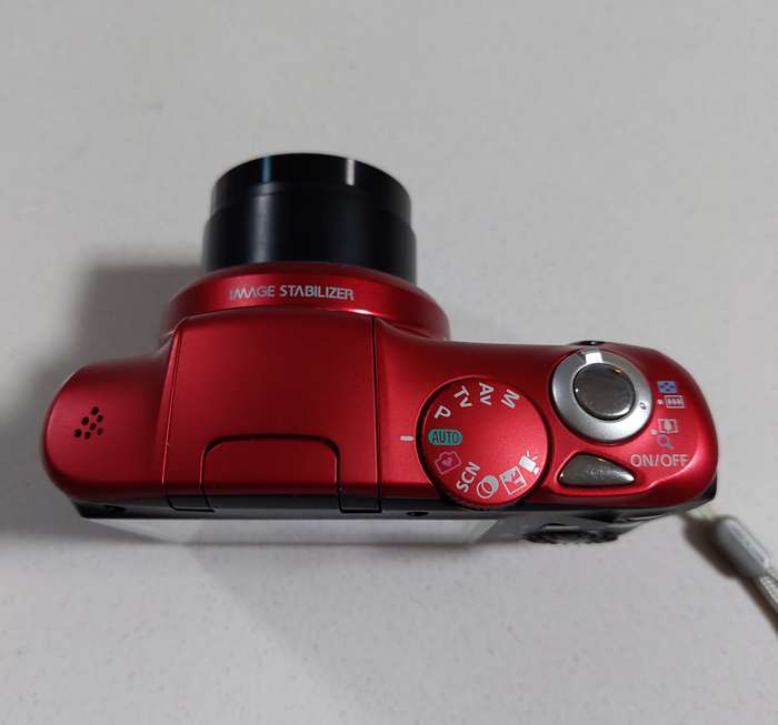 Canon PowerShot digital camera SX150 IS (14.1 m/pixel, 12 x optical zoom, HD video)