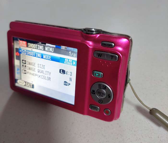 FujiFilm FinePix digital camera JX500 (14 m/pixel, 5 x optical zoom, HD video recording)