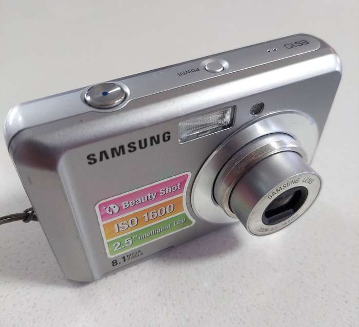 Samsung digital camera  ES10 (8.1 m/pixel, 3 x optical zoom, video recording)