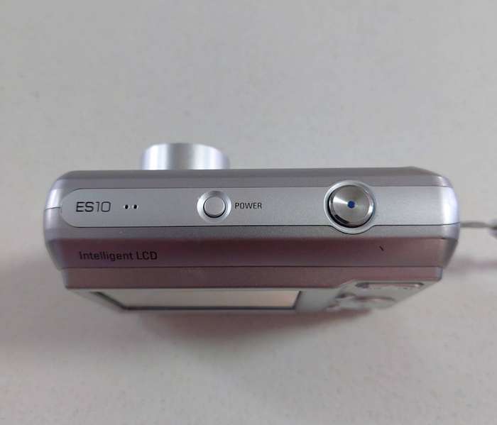 Samsung digital camera  ES10 (8.1 m/pixel, 3 x optical zoom, video recording)
