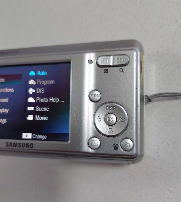 Samsung digital camera  ES10 (8.1 m/pixel, 3 x optical zoom, video recording)