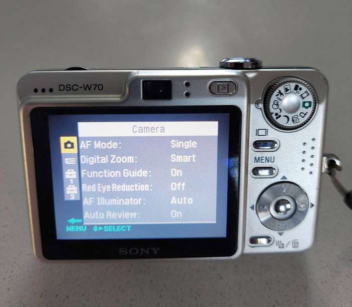 Sony Cybershot digital camera DSC-W70  (7.2 m/pixel, 3 x optical zoom, video recording)