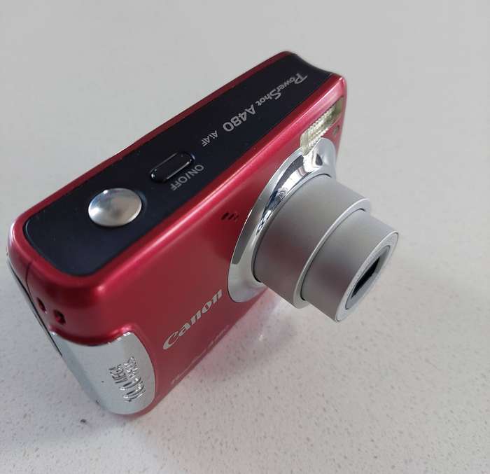 Canon PowerShot digital camera A480 (10 m/pixel, 3.3 x optical zoom, video recording)