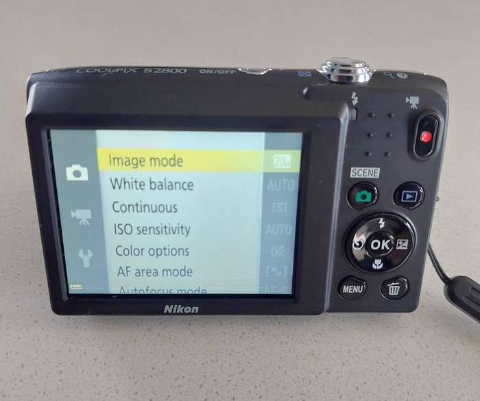 Nikon CoolPix digital camera S2800 (20.1 m/pixel, 5 x optical zoom, HD video recording)