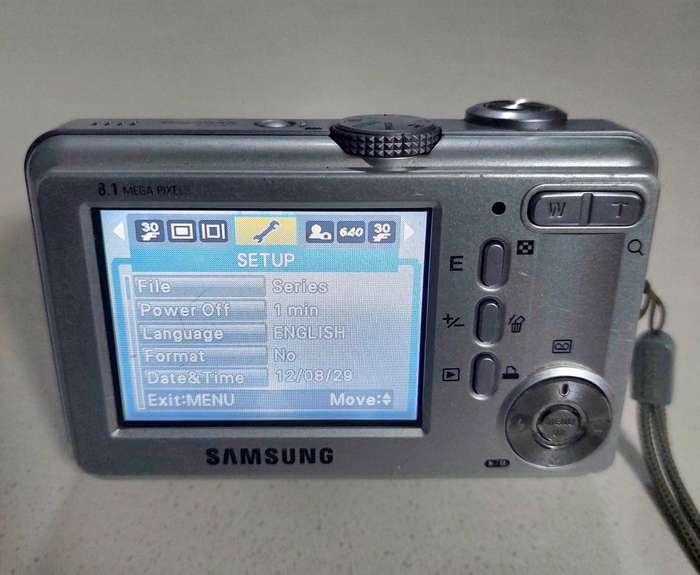 Samsung Digimax digital camera S800 (8 m/pixel, 3 x optical zoom, video recording)