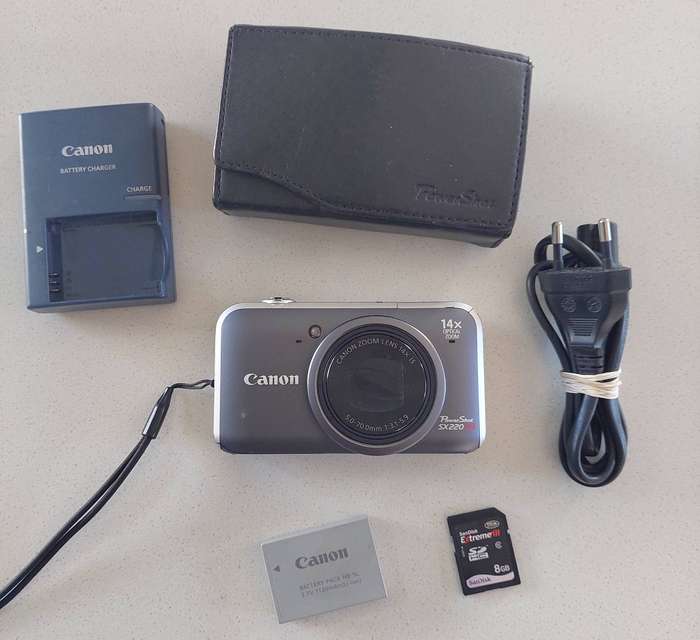 Canon PowerShot digital camera SX220 HS (12.1 m/pixel, 14 x optical zoom, Full HD video recording)