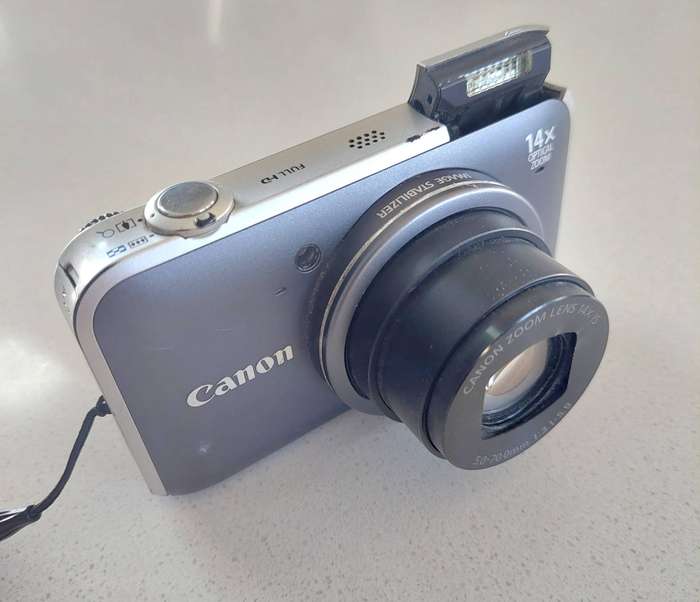 Canon PowerShot digital camera SX220 HS (12.1 m/pixel, 14 x optical zoom, Full HD video recording)