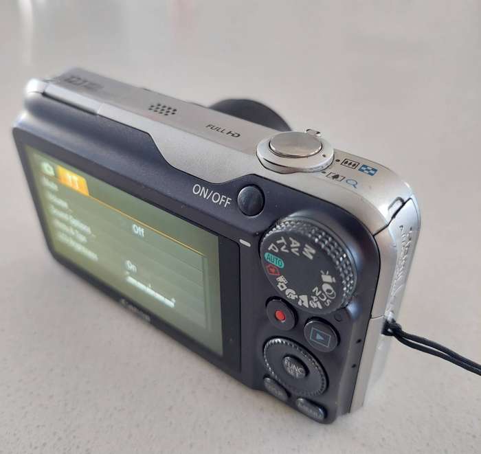 Canon PowerShot digital camera SX220 HS (12.1 m/pixel, 14 x optical zoom, Full HD video recording)