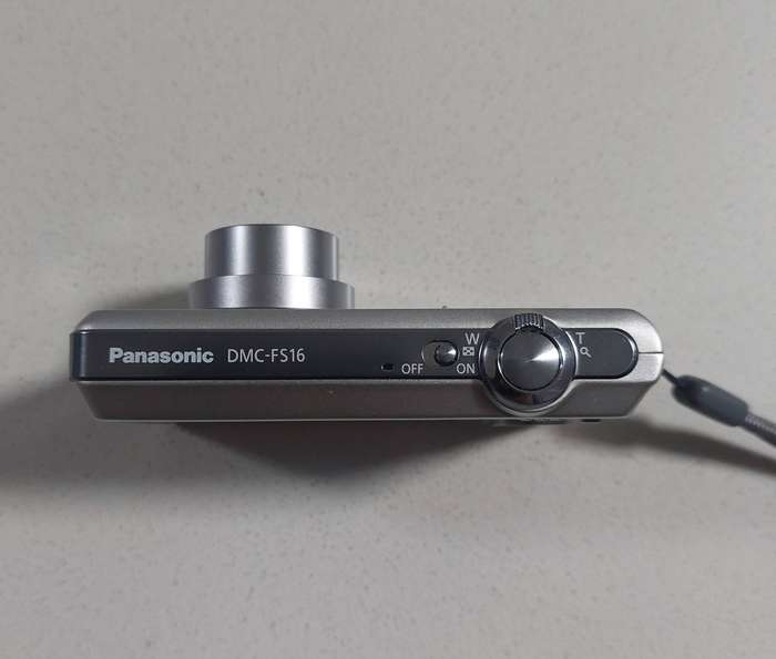 Panasonic Lumix digital camera (DMC-FS16  14 m/pixel, 4 x optical zoom, HD video recording)