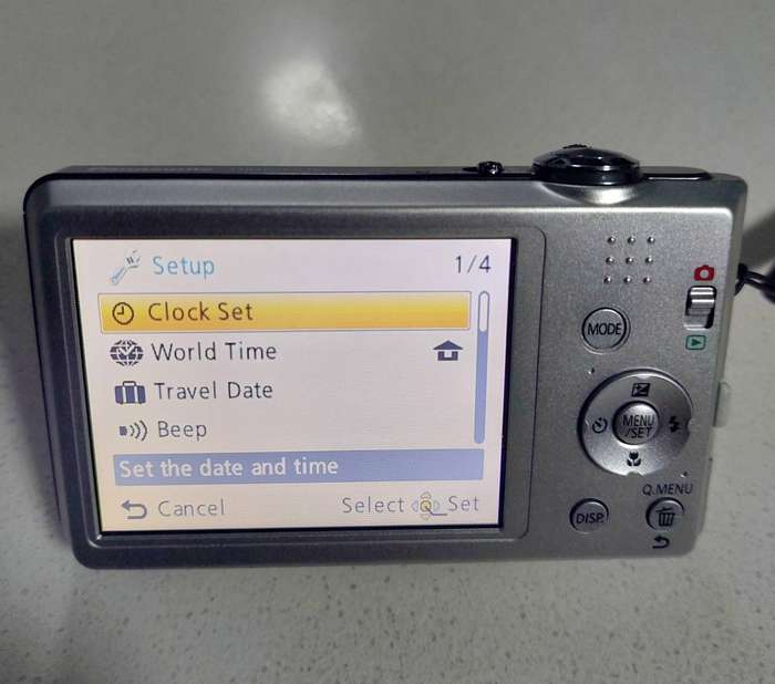 Panasonic Lumix digital camera (DMC-FS16  14 m/pixel, 4 x optical zoom, HD video recording)