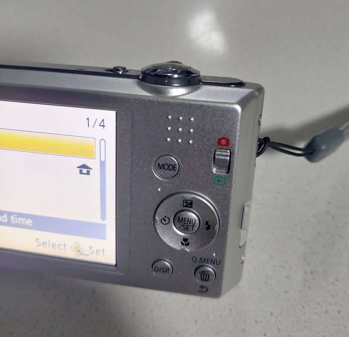 Panasonic Lumix digital camera (DMC-FS16  14 m/pixel, 4 x optical zoom, HD video recording)
