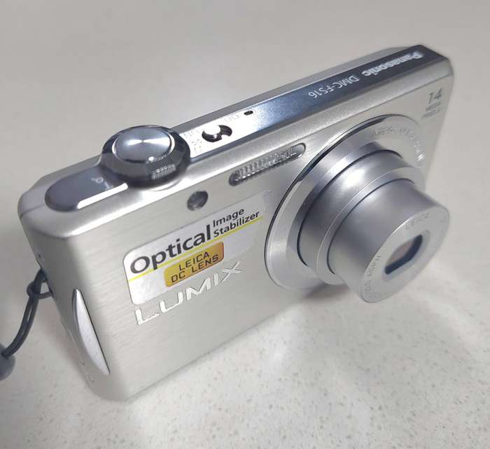 Panasonic Lumix digital camera (DMC-FS16  14 m/pixel, 4 x optical zoom, HD video recording)