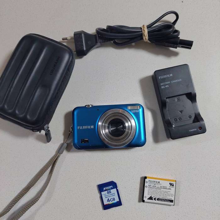 FujiFilm FinePix digital camera JX200 (12 m/pixel, 5 x optical zoom, HD video recording)