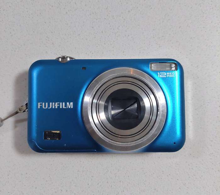 FujiFilm FinePix digital camera JX200 (12 m/pixel, 5 x optical zoom, HD video recording)
