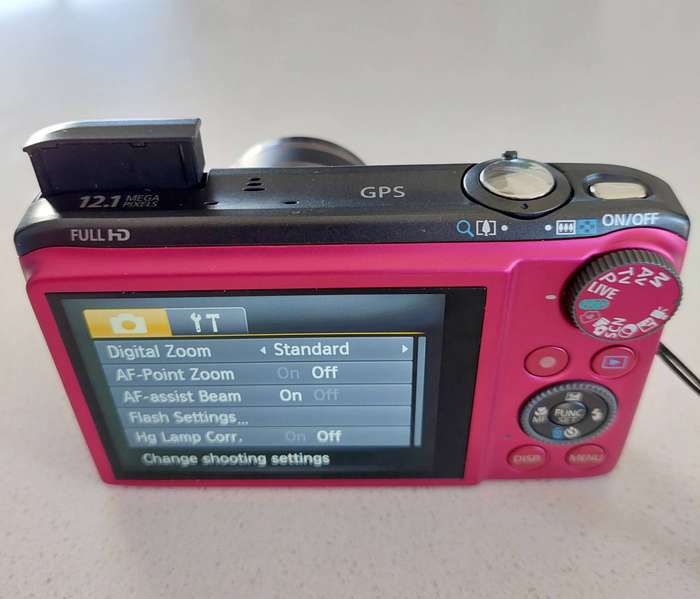 Canon PowerShot digital camera SX260 HS (12.1 m/pixel, 20 x optical zoom, Full HD video, GPS)