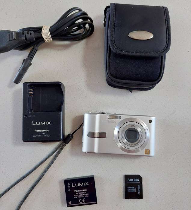 Panasonic Lumix digital camera DMC-FX10  (6.0 m/pixel, 3 x optical zoom, video recording)