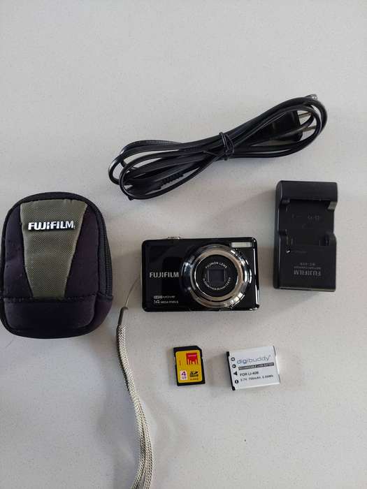 FujiFilm FinePix digital camera JV500 (14 m/pixel, 3 x optical zoom, HD video recording)