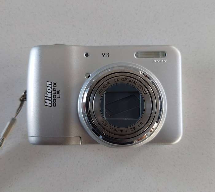 Nikon CoolPix digital camera L5  (7.2 m/pixel, 5 x optical zoom, video recording)