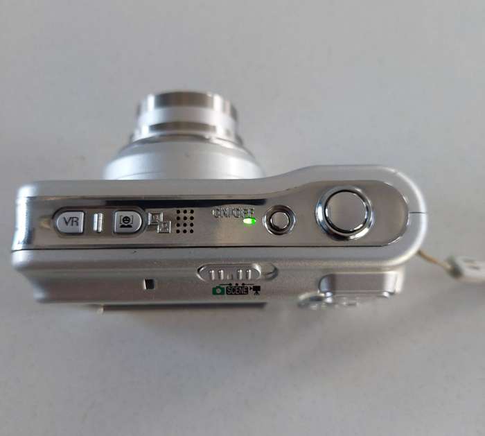 Nikon CoolPix digital camera L5  (7.2 m/pixel, 5 x optical zoom, video recording)