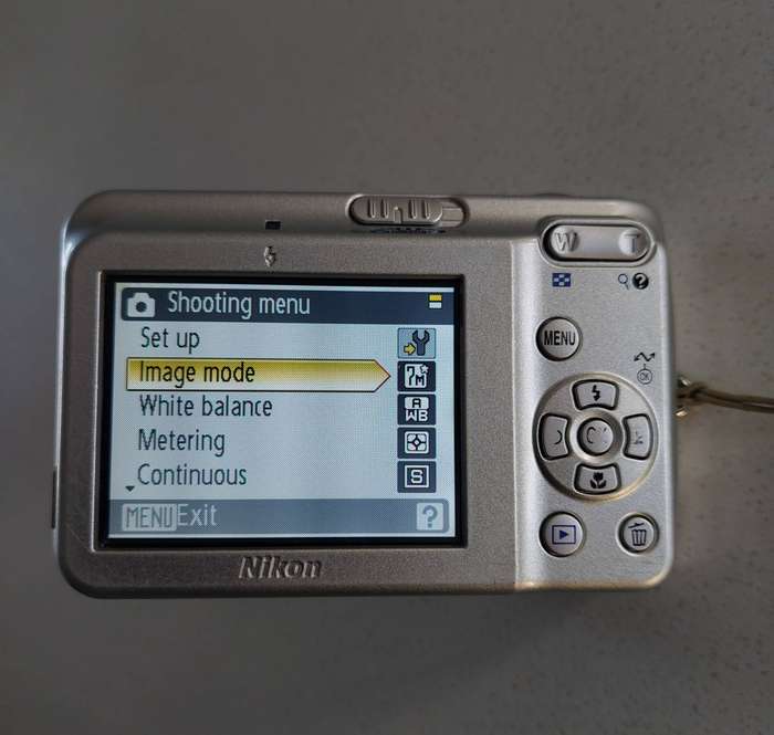 Nikon CoolPix digital camera L5  (7.2 m/pixel, 5 x optical zoom, video recording)