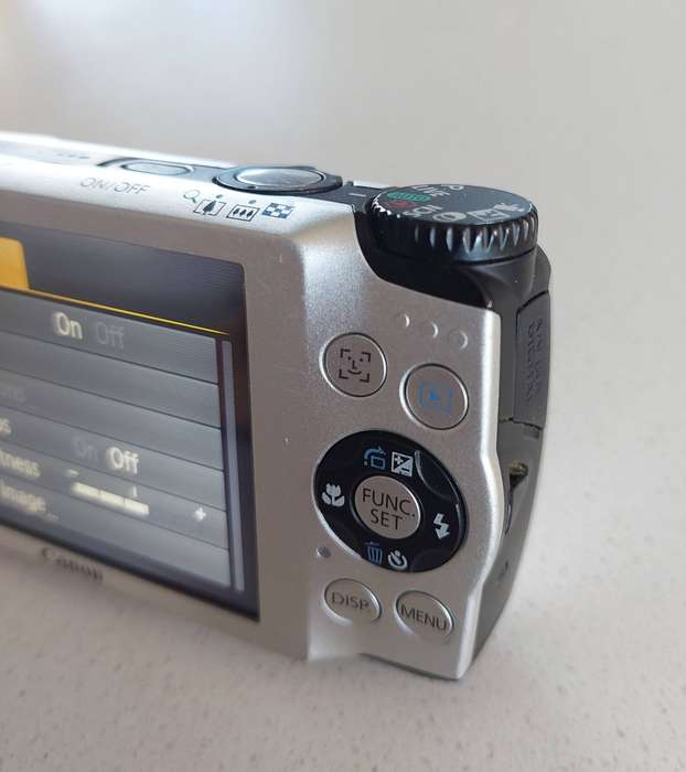 Canon PowerShot digital camera A3300 IS (16 m/pixel, 5 x optical zoom, HD video recording)
