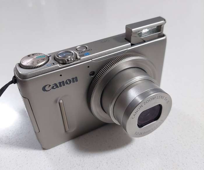 Canon PowerShot digital camera S100 (Shoots RAW, 12.1 m/pixel, 5 x optical zoom, GPS, Full HD video)