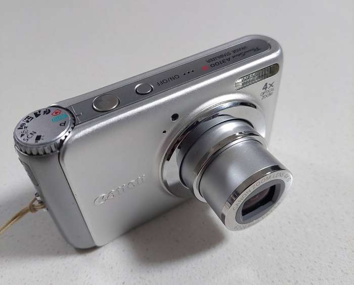 Canon PowerShot digital camera A3100 IS (12.1 m/pixel, 4 x optical zoom, video recording)