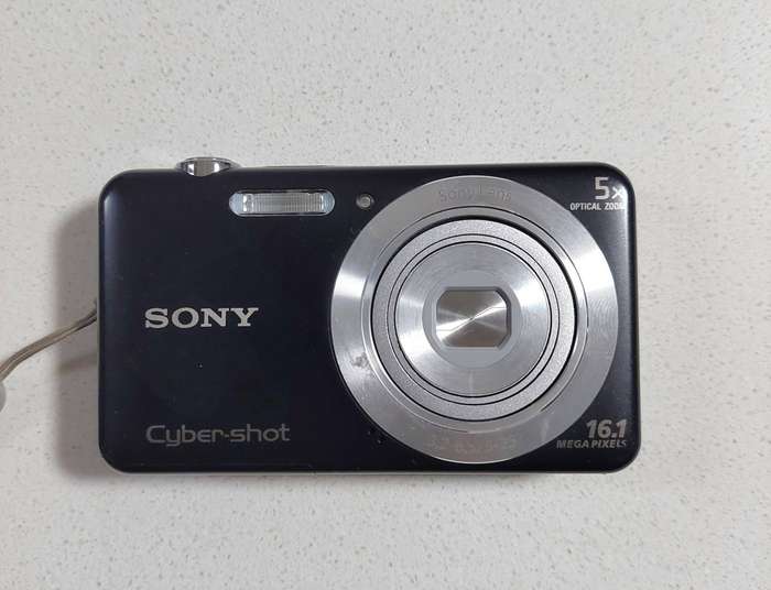 Sony Cybershot digital camera DSC-W710 (16.1 m/pixel, 5 x optical zoom, HD video recording)