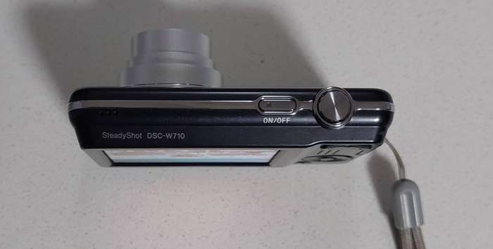 Sony Cybershot digital camera DSC-W710 (16.1 m/pixel, 5 x optical zoom, HD video recording)