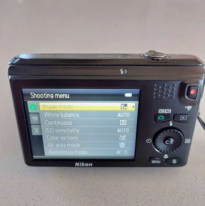 Nikon CoolPix digital camera S6300 (16 m/pixel, 10 x optical zoom, Full HD video recording)