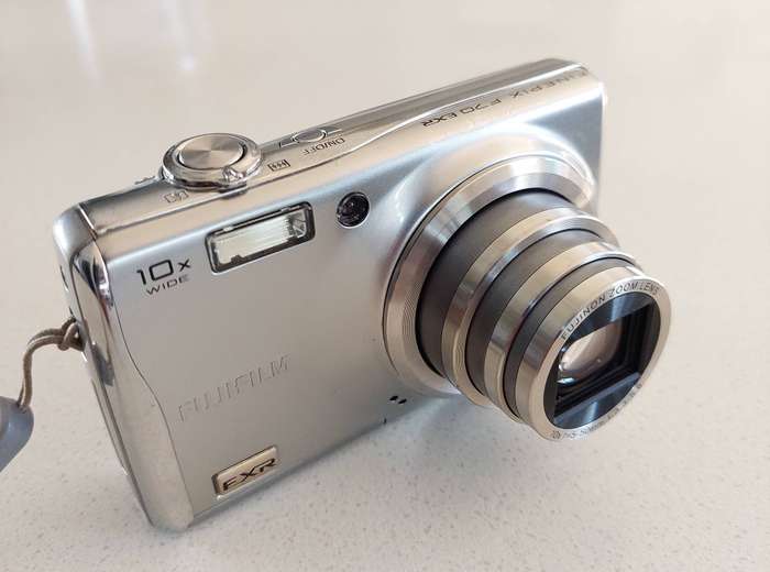 FujiFilm FinePix digital camera F70 EXR  (10 m/pixel, 10 x optical zoom, video recording)