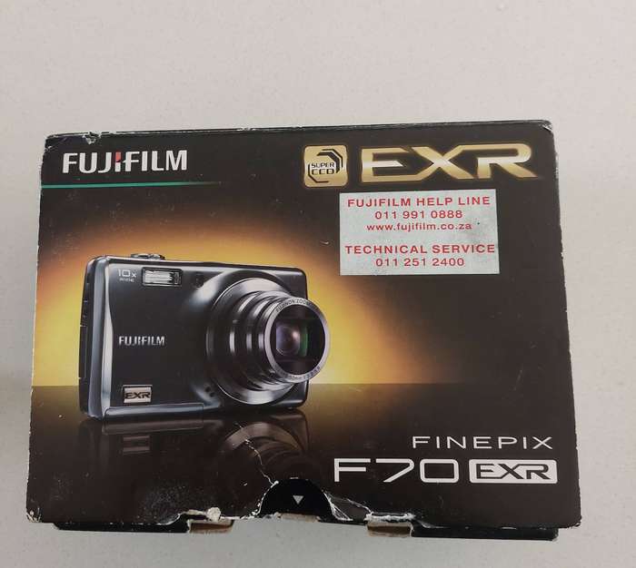 FujiFilm FinePix digital camera F70 EXR  (10 m/pixel, 10 x optical zoom, video recording)