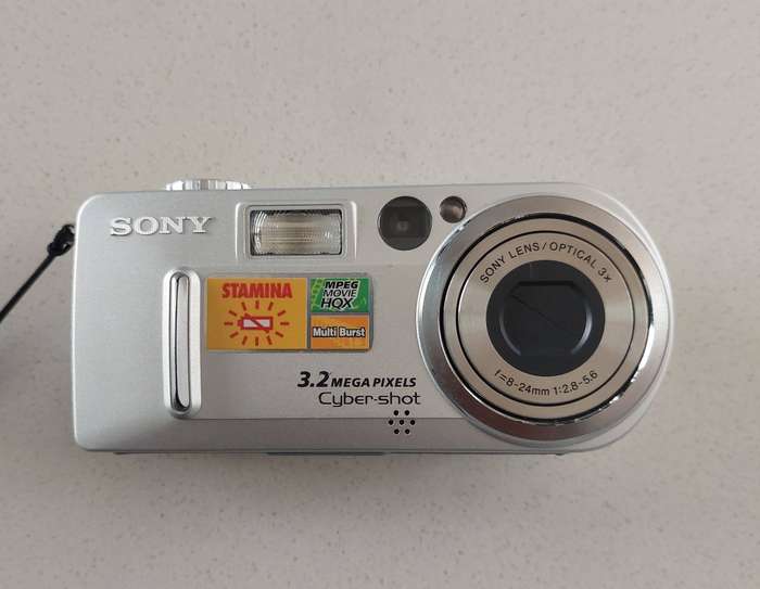 Sony Cybershot digital camera DSC-P7  (3.2 m/pixel, 3 x optical zoom, video recording)