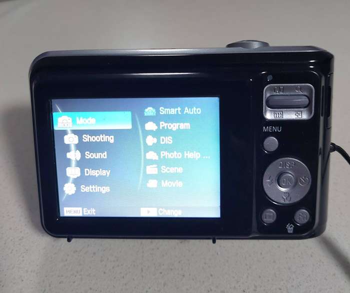 Samsung digital camera ES28 (12.2 m/pixel, 5 x optical zoom, video recording)