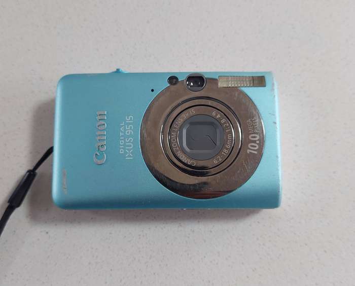 Canon IXUS digital camera 95 IS (10 m/pixel, 3 optical zoom, video recording)