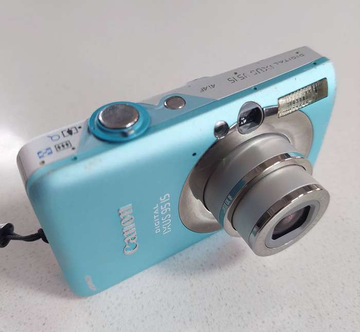Canon IXUS digital camera 95 IS (10 m/pixel, 3 optical zoom, video recording)