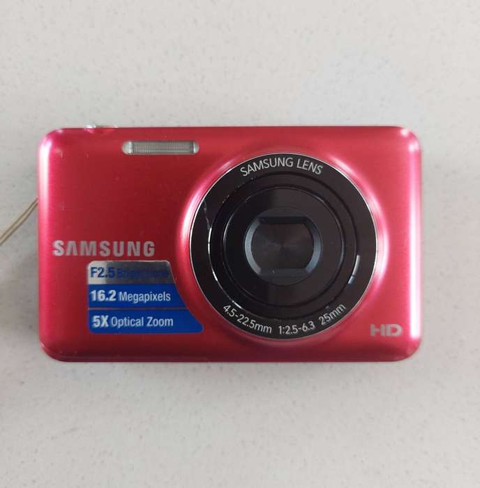 Samsung digital camera ES95 (16.2 m/pixel, 5 x optical zoom, HD video recording)