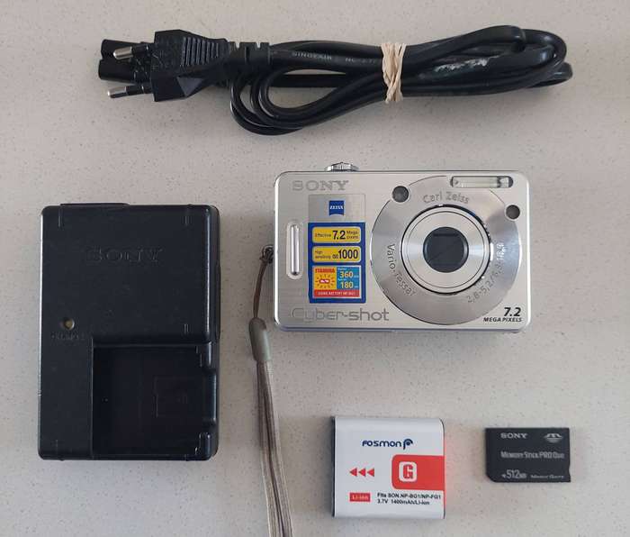 Sony Cybershot digital camera DSC-W70 (7.2 m/pixel, 3 x optical zoom, video recording)