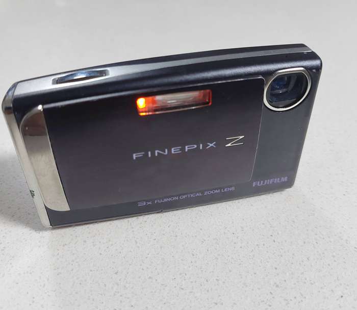 FujiFilm FinePix digital camera Z10 (7 m/pixel, 3 x optical zoom, video recording)