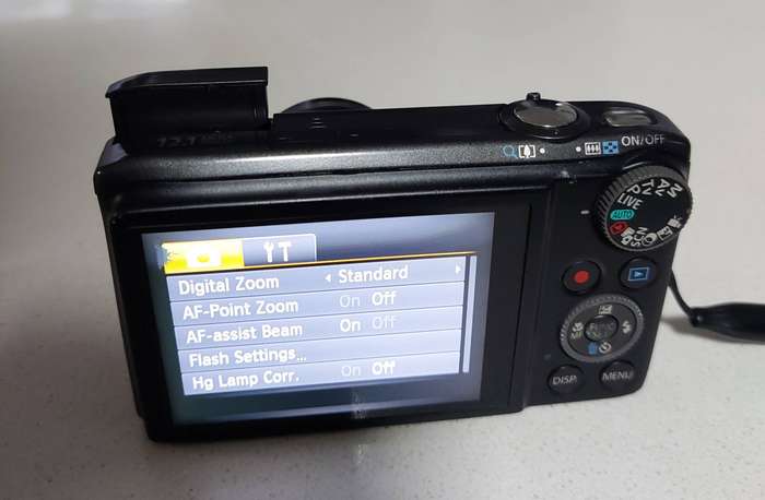 Canon PowerShot digital camera SX240HS (12.1 m/pixel, 20 x optical zoom, Full HD video recording)