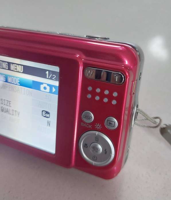 FujiFilm FinePix digital camera AX200 (12 m/pixel, 5 x optical zoom, HD video recording)