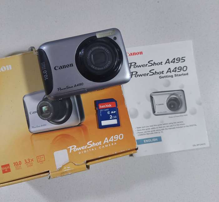 Canon PowerShot digital camera A490 (10 m/pixel, 3.3 x optical zoom, video recording)