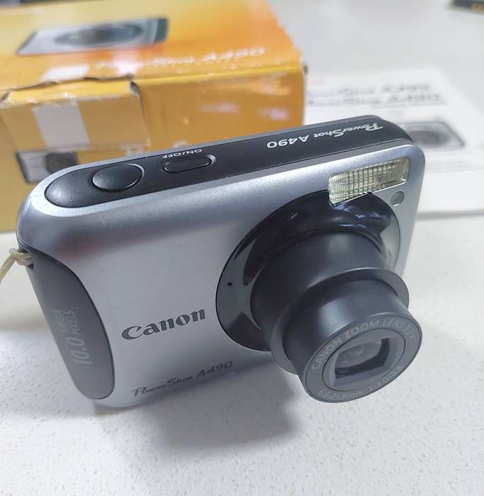 Canon PowerShot digital camera A490 (10 m/pixel, 3.3 x optical zoom, video recording)