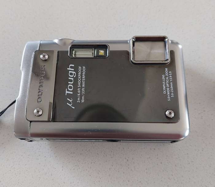 Olympus Tough digital camera 8010 (14 m/pixel, 5 x optical zoom, HD video recording)
