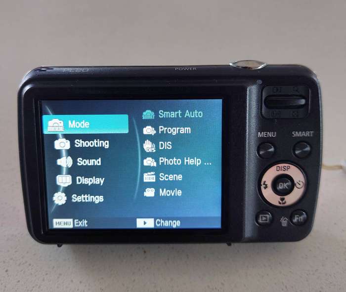 Samsung digital camera PL20 (14.2 m/pixel, 5 x optical zoom, HD video recording)