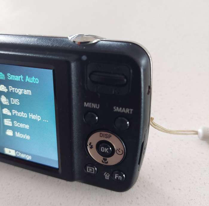 Samsung digital camera PL20 (14.2 m/pixel, 5 x optical zoom, HD video recording)